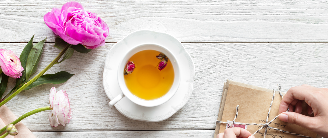 A teacup surrounded by chamomile, lavender, and peppermint herbs, symbolizing relaxation and digestive wellness with herbal teas.